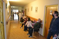 Očkovanie proti COVID-19 prvou dávkou vakcíny