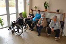 Očkovanie proti COVID-19 prvou dávkou vakcíny