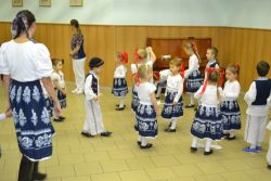 Vystúpenie detskej folklórnej skupiny Drobci