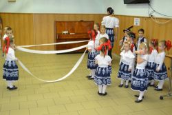 Vystúpenie detskej folklórnej skupiny Drobci